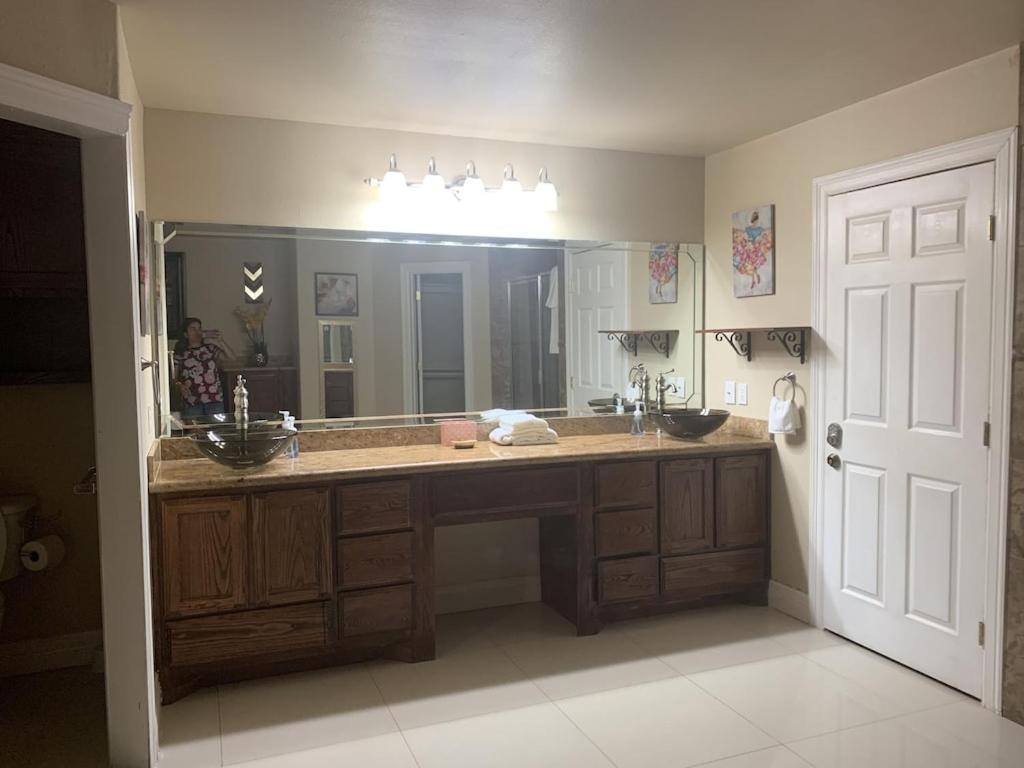 Brownsville Comfort 2 Bedroom 1 Bath , Spacious Kitchen And Outdoor Home Exterior foto