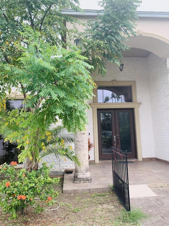Brownsville Comfort 2 Bedroom 1 Bath , Spacious Kitchen And Outdoor Home Exterior foto