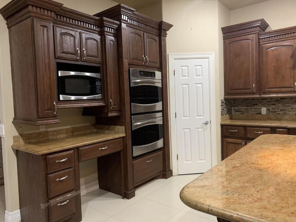 Brownsville Comfort 2 Bedroom 1 Bath , Spacious Kitchen And Outdoor Home Exterior foto