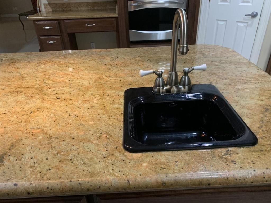 Brownsville Comfort 2 Bedroom 1 Bath , Spacious Kitchen And Outdoor Home Exterior foto