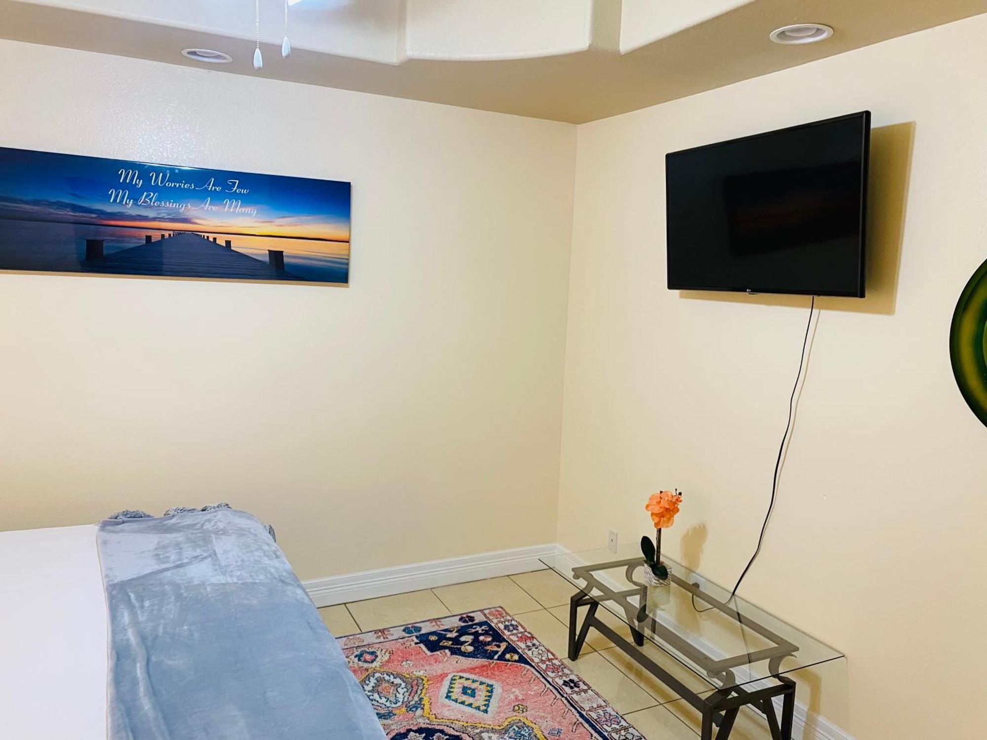 Brownsville Comfort 2 Bedroom 1 Bath , Spacious Kitchen And Outdoor Home Exterior foto