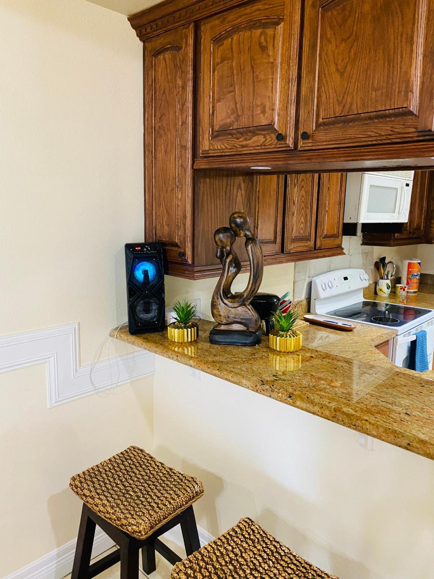 Brownsville Comfort 2 Bedroom 1 Bath , Spacious Kitchen And Outdoor Home Exterior foto
